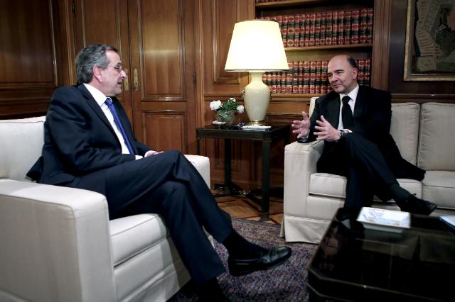 Prime Minister Antonis Samaras, à gauche, et Pierre Moscovici