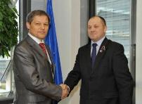 Dacian Cioloş în stânga, Marek Sawicki în dreapta