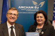 Mr. John Vassallo, President of AMCHAM EU, and Commissioner Máire Geoghegan-Quinn  - © AMCHAM EU, 2010