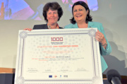 Picture: Prof. Dr. Erika von Mutius, recipient of the 1000th ERC Grantee Award and Commissioner Geoghegan-Quinn (© Ludwig-Maximilians-Universität München)