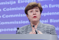 Комисар Георгиева говори на пресконференцията в Брюксел © ЕС