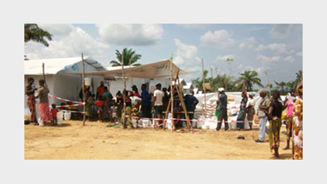 Ivorian refugees in Liberia at a distribution centre for emergency non-food items © EU/Koen Henckaerts