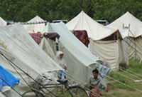 Flood victims living in tents in Pakistan © EU