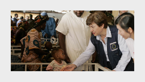 Commissioner Georgieva visiting children in a hospital @ EU