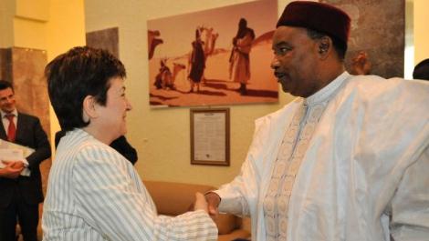 Президентът Махамаду Исуфу и комисар Георгиева по време на предишна среща в Нигер © ЕС