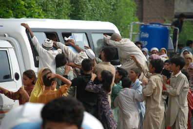 ЕС увеличава хуманитарната помощ за жертвите на разселване в Пакистан