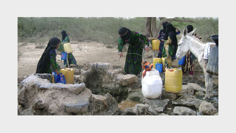 Жени, които взимат вода от кладенец © ЕС  