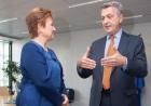 Commissioner Georgieva talking to Filippo Grandi © EU