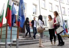 Students in front of the University of Varna © EU