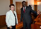 Commissioner Georgieva greeted by André Nzapayeké, Central African Prime Minister.