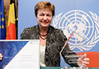 On United Nations Day, 24 October, Commissioner Georgieva received the Disaster Risk Reduction Champion Prize, presented to her by Margareta Wahlström. The prize recognises contribution to reducing the risks of disasters worldwide.