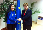 Lakshmi Puri and Kristalina Georgieva shaking hands © EU