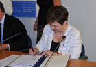 Commissioners Georgieva and Piebalgs sign the new Strategic Framework of Cooperation against food insecurity with Rome-based UN organisations at the FAO annual meeting in Rome © EU