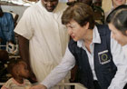 Commissioner Georgieva during her visit to Sahel (Niger) – 04/06/2010 © EU