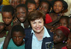 Комисар Георгиева по време на посещението й в региона на Сахел (Нигер) – 04.06.2010 г. © ЕС