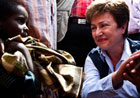 Commissioner Georgieva holding hands with a woman and smiling at a child in Dadaab © EU