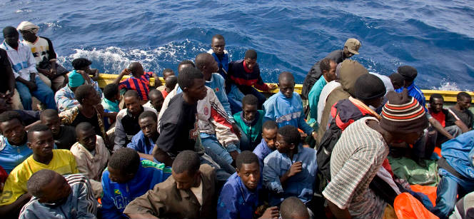 Vessel with boat migrants being intercepted by coast guard, November 2009. Photo: UNHCR/A. Rodríguez