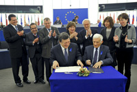 Commission and Parliament sign revised Framework Agreement