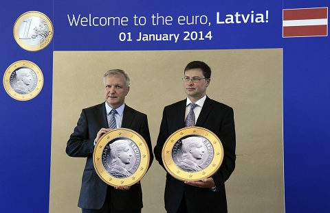 Festivities to celebrate the enlargement of the euro area to include Latvia. Valdis Dombrovskis, Latvian Prime Minister, on the right, and Olli Rehn, Vice President of the EC in charge of Economic and Monetary Affairs