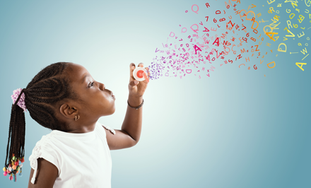 Child with letter bubbles (c) Adobe Stock