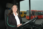 Jane Grøne, 58 anos, recebeu formação para se tornar motorista de autocarro em Aalborg, Dinamarca.