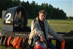 Peeter Tarmet, 32, získal nástroje, které potřeboval pro propagaci jízd ve vznášedle v estonském Talinu.