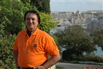 George Mifsud, 60 anos, iniciou uma nova carreira numa empresa de manutenção paisagística, em Malta.