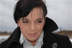 Beata Szozda, 26 sena, nediet ir-rivista online tagħha dwar il-karozzi f'Poznań, il-Polonja.
