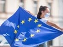 Eurobarometr 94: Co myślą Polacy o pandemii, fake newsach i demokracji