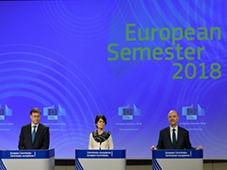 From left to right: Valdis Dombrovskis, Marianne Thyssen and Pierre Moscovici