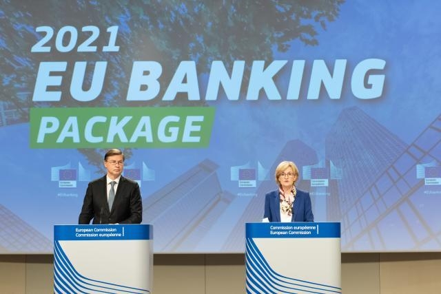 Valdis Dombrovskis, Executive Vice-President of the European Commission, and Mairead McGuinness, European Commissioner