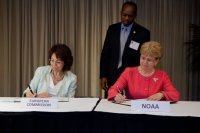 Maria Damanaki and Dr. Jane Lubchenco signing the EU-US joint statement on illegal, unreported and unregulated fishing (courtesy of © NOAA Photograph)