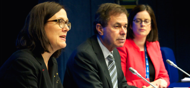 Commissioner Malmström (left) and Alan Shatter, Irish Minister for Justice, at the press conference on 7 March. Photo: European Union