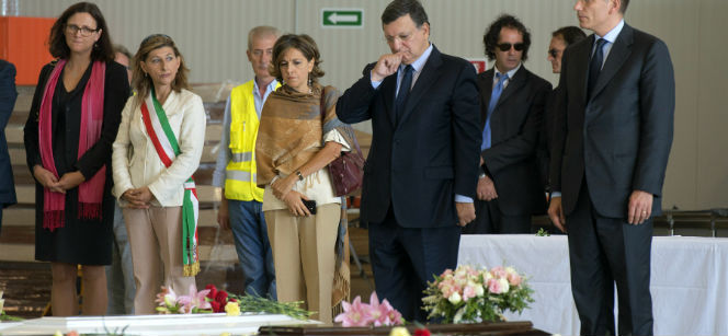 Commission President José Manuel Barroso and Cecilia Malmström on Lampedusa in October, paying tribute to the victims. Photo: European Commission