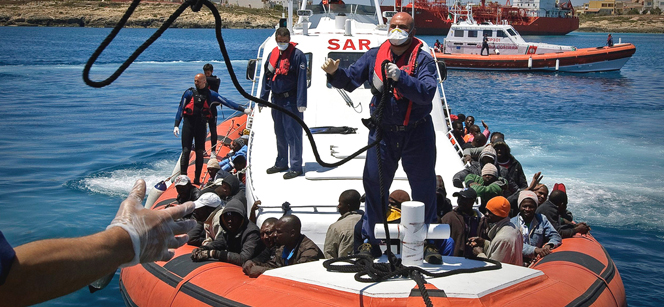May 2011: An Italian Coastguard boat approaches Lampedusa, Italy, to disembark 142 migrants, including 30 women and three children. Photo: F. Noy/UNHCR