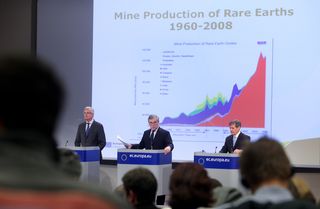 02/02/11 - Joint press conference by Antonio Tajani, Michel Barnier and Dacian Ciolos on the communication on commodity markets and raw materials
