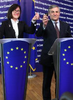 08/02/11 - Joint press conference by VP Antonio Tajani and Bridget Cosgrave, Director-General of DigitalEurope, on the common mobile phone charger