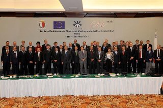 12/05/11 - Euro-Med conference in Malta: "Family picture" of the EU and Meditteranean industry ministers