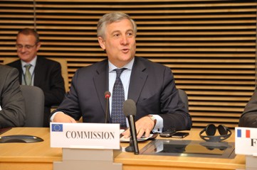 01/06/11 - Signature by Antonio Tajani of a memorandum of understanding on the "50.000 tourists" pilot experience