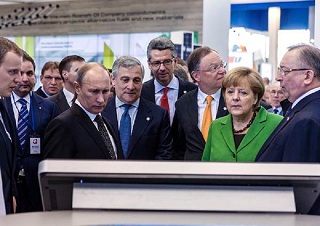 08/04/13 - Tajani at the Hannover Fair with Angela Merkel and Vladimir Putin © HANNOVER MESSE