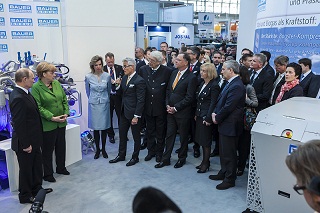 08/04/13 - Tajani at Hannover Fair visiting the stands © HANNOVER MESSE