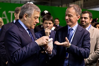 11/04/13 - Tajani at Salone del Mobile, visiting the stands  © FEDERLEGNO ARREDO