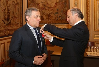 17/04/13 - Antonio Tajani receives the Legion of Honour, the highest French recognition, from the hands of the Minister of Foreign Affairs Laurent Fabius © FRENCH GOV