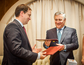 17/06/13 - Vice President Tajani and the Russian Minister for Culture Medinsky sign the Letter of Intent for a EU-Russia cooperation on tourism © European Union