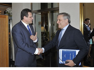 08/07/13 - Handshake between Antonio Tajani, on the right, and Maroš Šefčovič © European Union