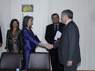 30/09/13 - Tajani with Bulgarian Vice-President Margarita Popova © Bulgarian Club of Journalists against Corruption