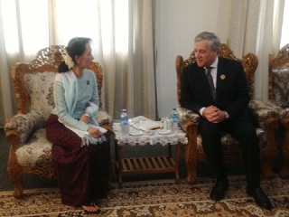 14/11/13 - The Burmese leader and Nobel Peace Prize, Aung San Suu Kyi, with Antonio Tajani © Unknown