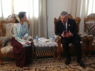 14/11/13 - The Burmese leader and Nobel Peace Prize, Aung San Suu Kyi, with Antonio Tajani © Unknown
