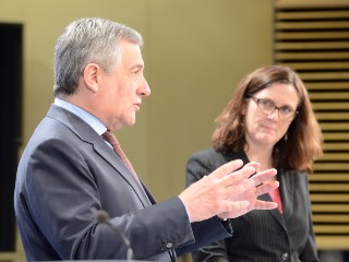 01/04/14 -  Joint press conference on more flexible visa rules to boost growth and job creation. Antonio Tajani, on the left, and Cecilia Malmström © European Union