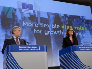 01/04/14 -  Joint press conference on more flexible visa rules to boost growth and job creation. Antonio Tajani, on the left, and Cecilia Malmström © European Union